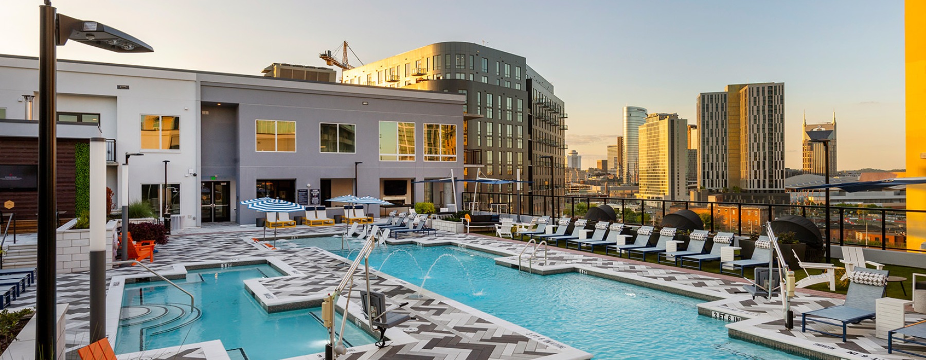 Aspire Gulch, luxury downtown Nashville apartments pool and courtyard at dusk